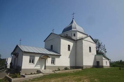 На Вінниччині освятили храм на честь Святої Тройці: молилися за мир та за упокій душ полеглих 