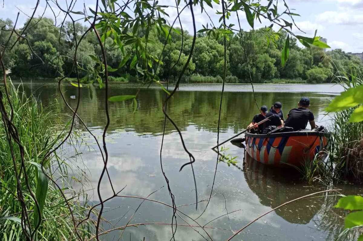 Водолази проти витоків: як «Вінницяводоканал» ремонтує водогони... під водою