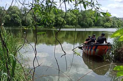 Водолази проти витоків: як «Вінницяводоканал» ремонтує водогони... під водою