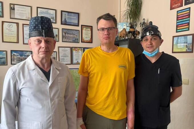 ЛОР-хірурги «Пироговки» провели надскладні операції, аби повернути до життя пораненого воїна