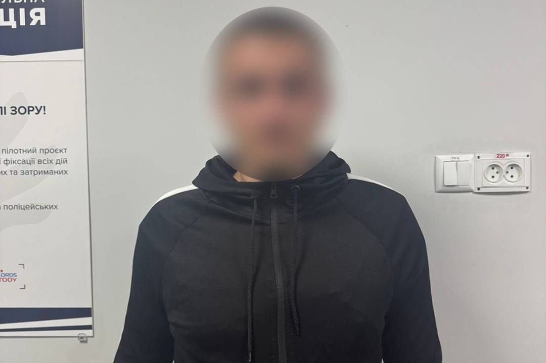 Викрав рюкзак і «спустив» з картки понад 8 тисяч: у Вінниці затримали злодія