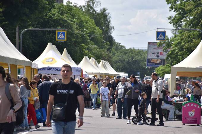 На Вишенці запрацював фермерський ярмарок: що можна купити
