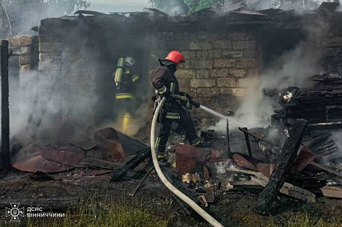 Вогонь у будинках і господарствах: на Вінниччині за добу 17 пожеж, є травмований