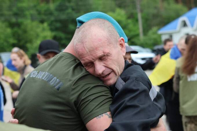 Черговий етап великого обміну: з російської неволі повернулися поранені та важкохворі Захисники