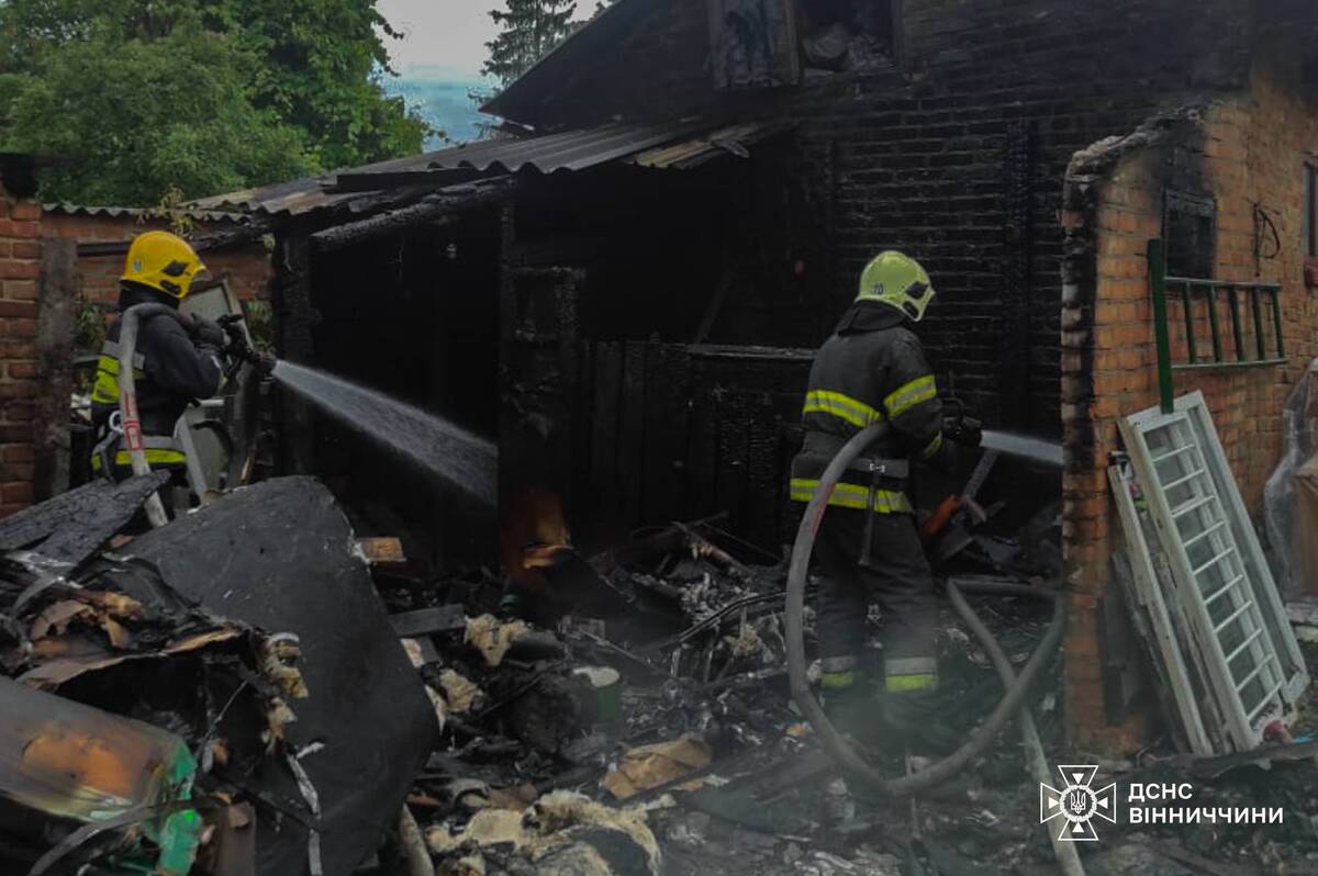 Спалахнули хліви й сараї: рятувальники ліквідували три пожежі на Вінниччині

