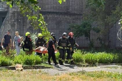 Ворог вдарив по Дніпру балістикою: є загиблі та постраждалі, понівечено потяг (відео)