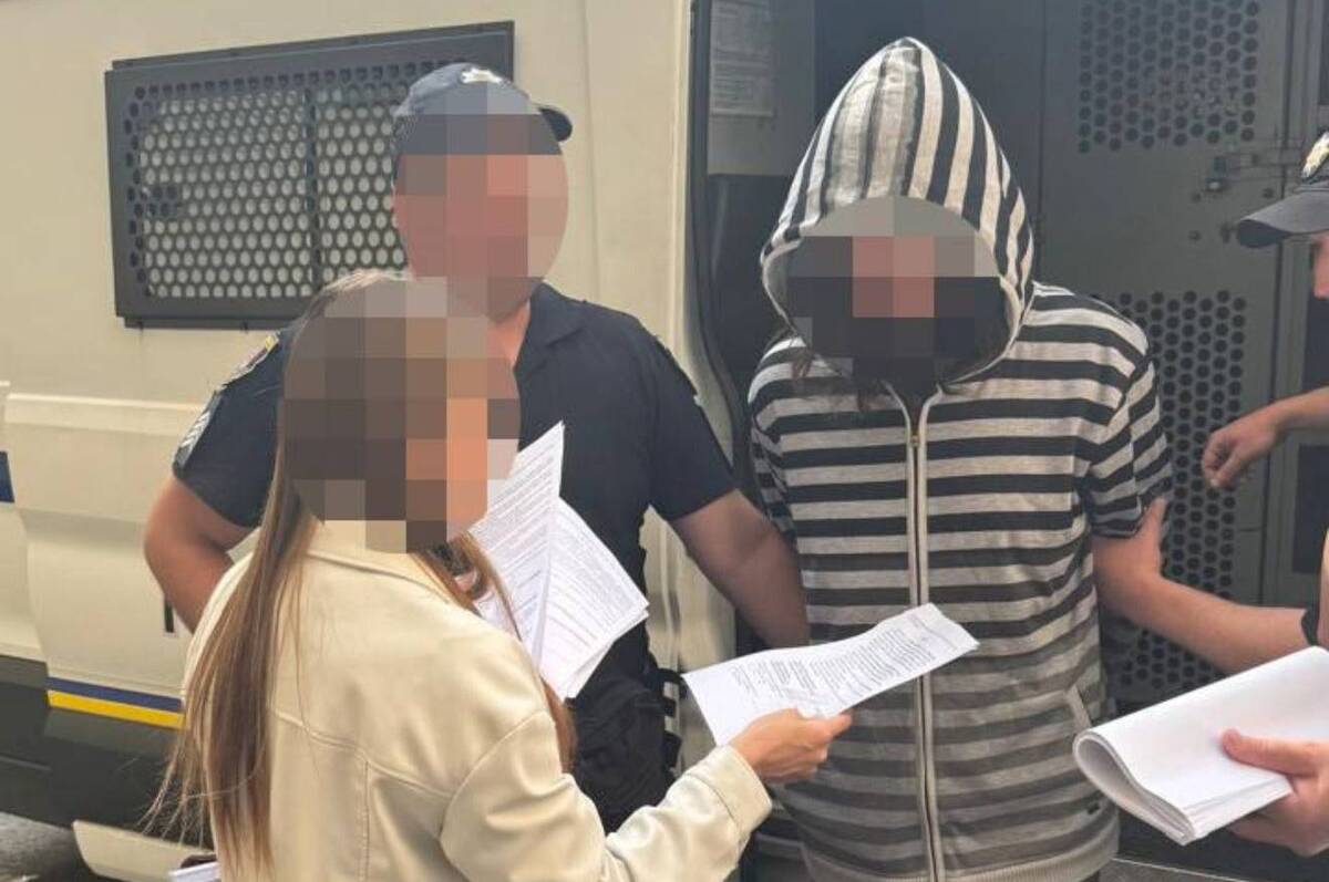 До 8 років в'язниці загрожує чоловіку, який викрикував «слава расії» під час похорону Героя