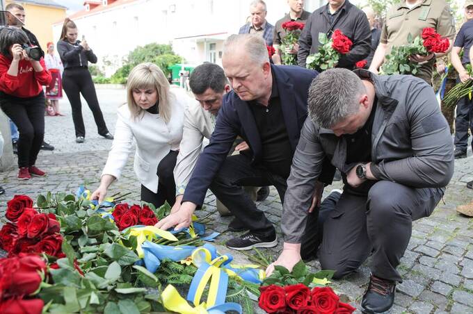У Вінниці з нагоди Дня Конституції України вшанували пам'ять загиблих Героїв