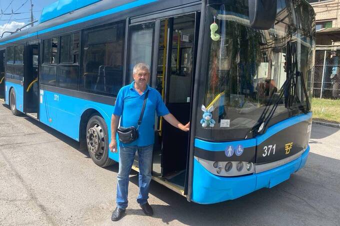 Понад 40 років за кермом: як Микола Цибрій став легендою вінницьких тролейбусів