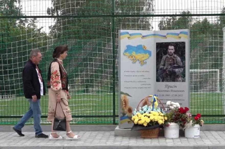 У Вінниці батьки загиблого бойового медика в пам’ять про сина облаштували футбольне поле (відео)