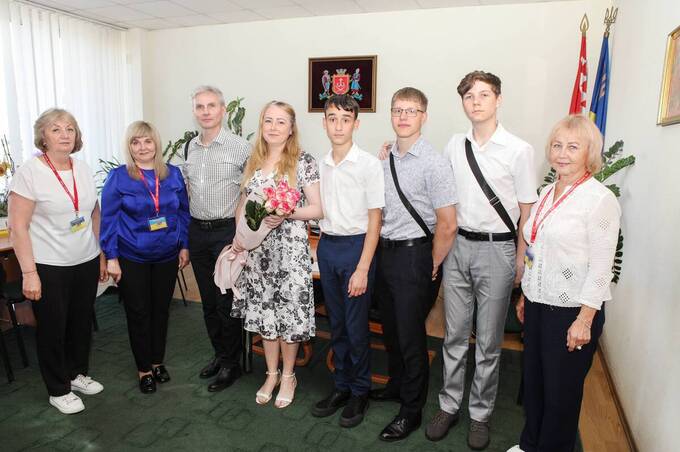 Нова сторінка в історії родини: вінничани Євген та Любов прийняли в сім'ю 14-річного Сергія