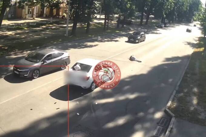 У Вінниці водій Bolt збив дівчину на пішохідному переході (відео)
