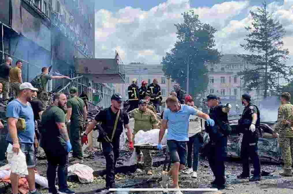 О 10:46 Вінниця завмре і хвилиною мовчання згадає загиблих під час ракетного удару (ВІДЕО)