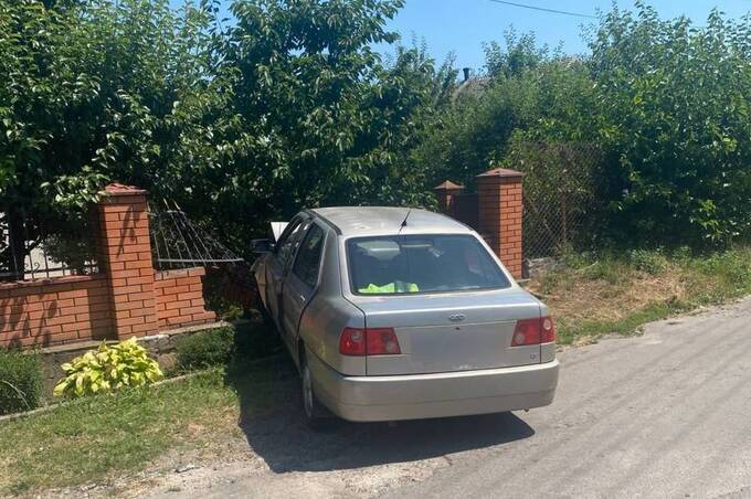 У Вінниці водій у стані сильного сп’яніння протаранив паркан: що відомо
