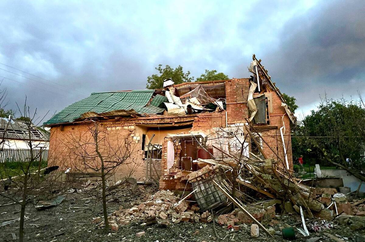 У Писарівці завалилась стіна будинку: подружжя пенсіонерів дивом вижило після нічної атаки