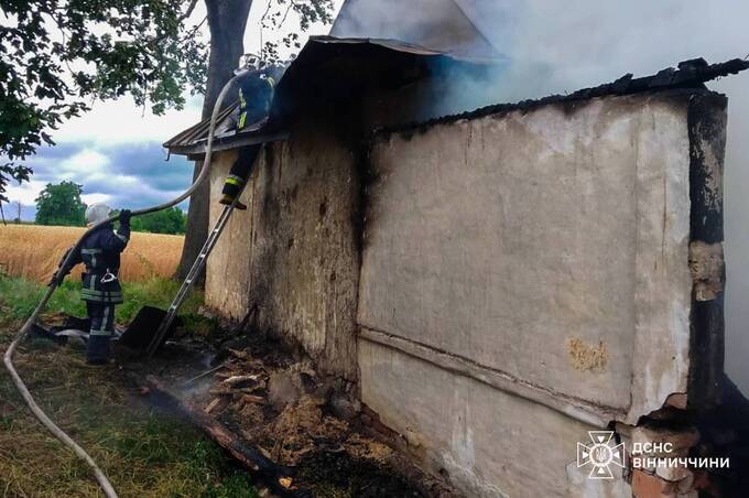 На Вінниччині горіли будинок, авто й сміттєзвалище