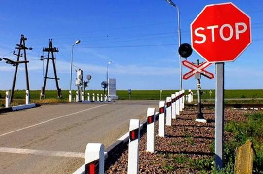 На переїзді між Баром і Копаєм обмежать рух транспорту через ремонтні роботи: як надовго