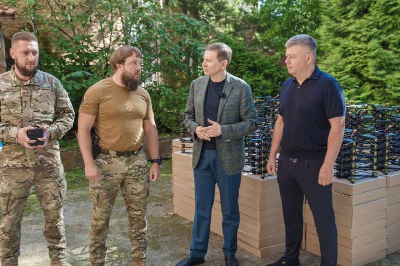 За підвищення боєздатності бригади: Володимир Гройсман та Сергій Моргунов отримали нагороду від Третьої штурмової