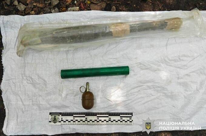 Затримання зі зброєю: мешканець Хмільниччини хотів продати гранату та постріл до РПГ