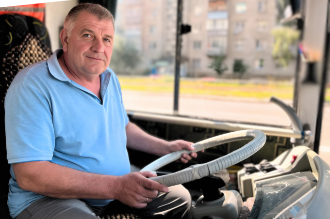 «Це не просто кермо»: історія водія, який щодня забезпечує рух міста
