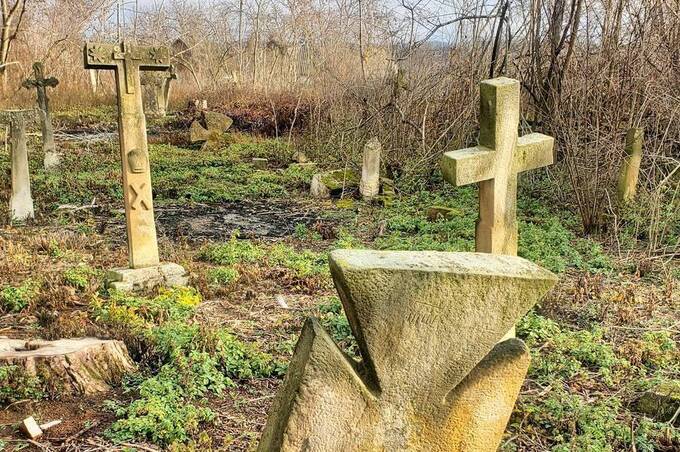 У Дзигівці на Вінниччині знайшли унікальні старовинні хрести (фото)