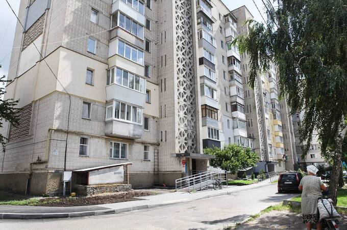 У Вінниці створили перший в Україні безбар’єрний маршрут у вже збудованому будинку (фото)