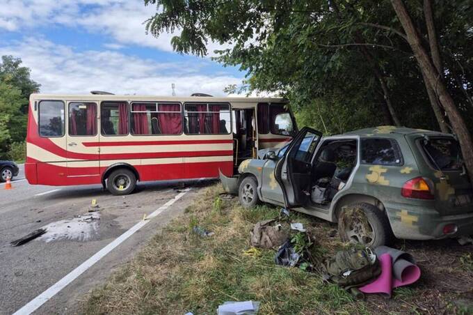 У Бердичівському районі автобус із Вінниці потрапив у ДТП: постраждали дев’ятеро людей