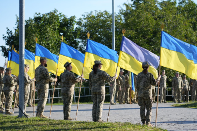 На Замковій горі у Вінниці урочисто підняли жовто-блакитний стяг