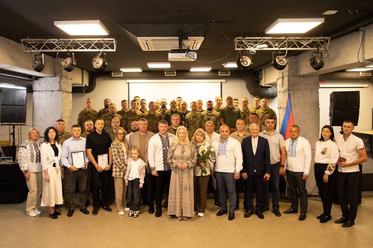 У День Незалежності нагородили героїв Вінниччини: від військових до активних громадян