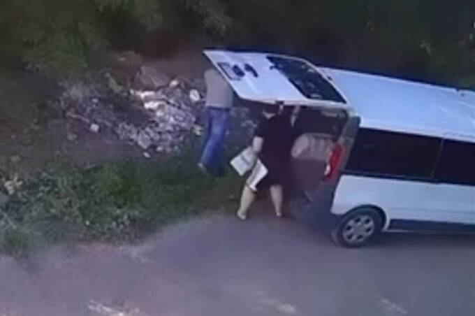 У Десні водій викинув будівельне сміття просто неба: втрутилася муніципальна варта