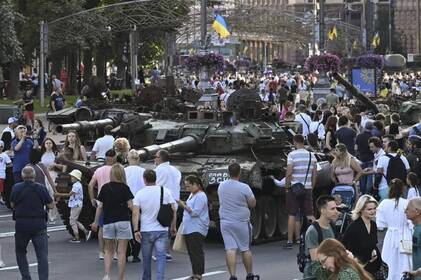 Масові заходи в Україні тепер потрібно погоджувати з військовими