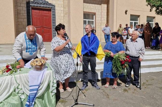 Вінниччина зустріла героя: з полону повернувся Антон Чорний