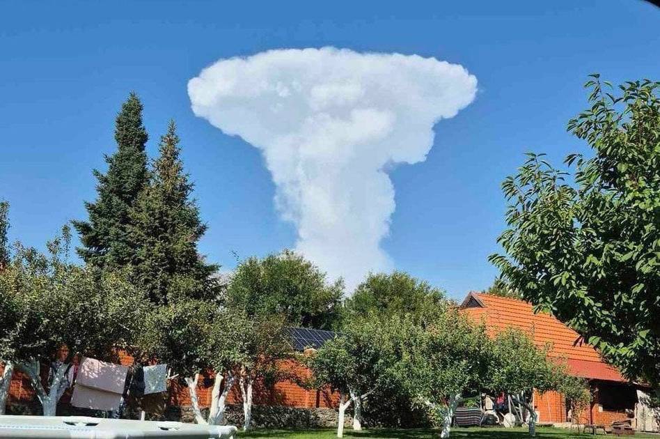Хмара у формі «ядерного гриба» шокувала українців: що про неї відомо