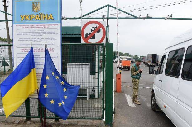 Штампів у паспортах більше не буде: як зміниться в’їзд українців до ЄС з жовтня