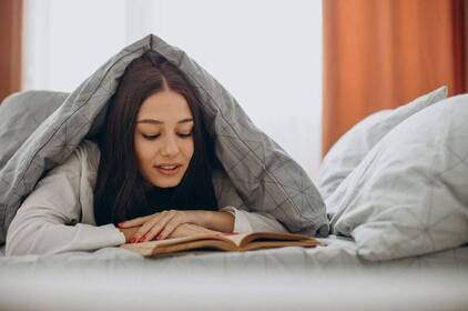 Чому варто читати книжки перед сном: користь для сну, мозку і настрою Чому варто читати книжки перед сном: користь для сну, мозку і настрою