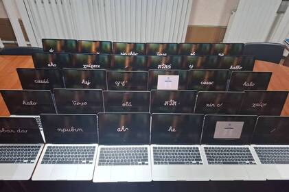 На кордоні з Молдовою у рейсовому автобусі знайшли 30 MacBook