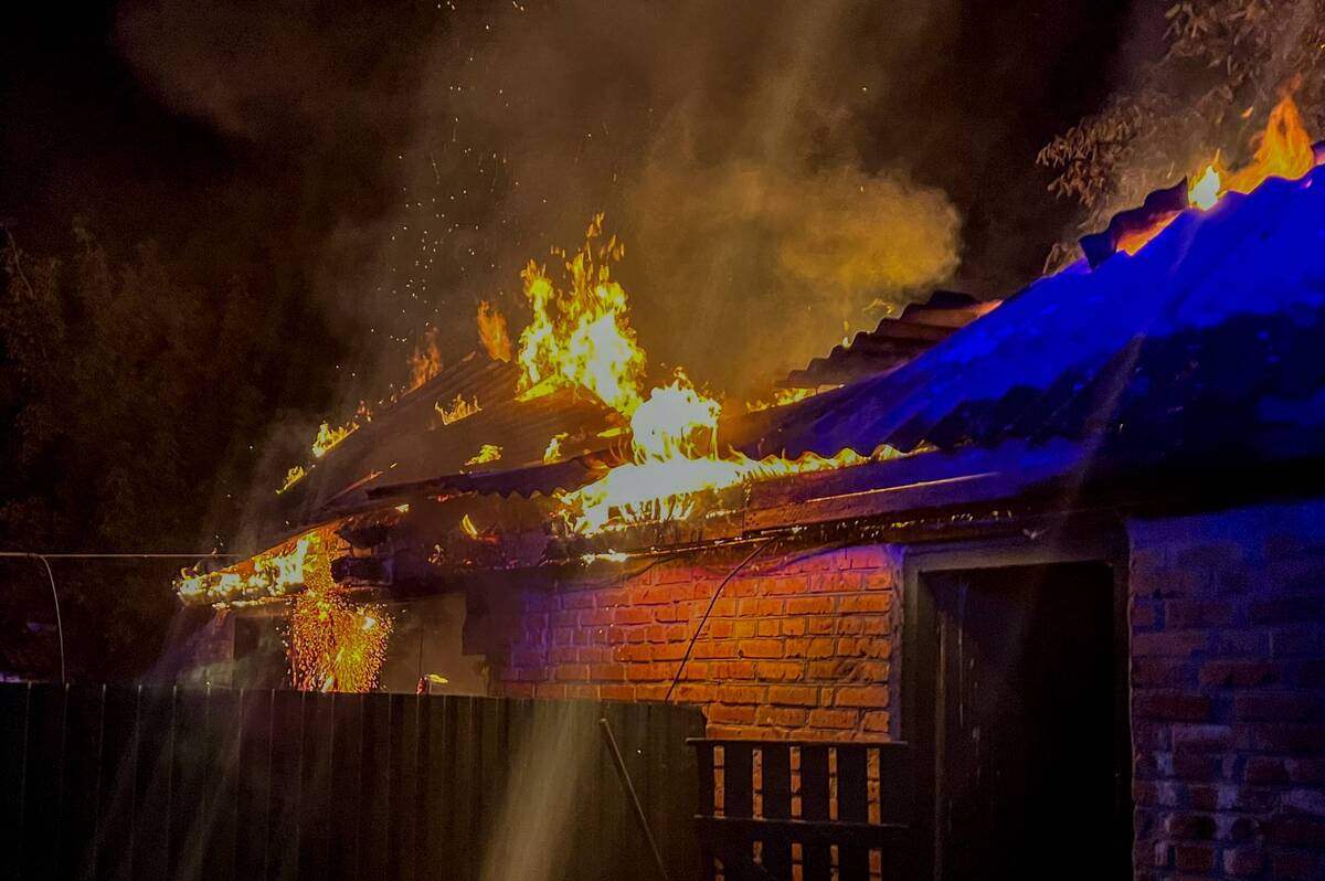 Вінниччина охоплена вогнем: рятувальники боролися із вогнем на полях і в житловому секторі