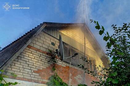 Через дитячі пустощі з вогнем на Вінниччині загорілась господарська споруда Через дитячі пустощі з вогнем на Вінниччині загорілась господарська споруда