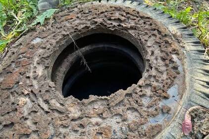 У Вінниці виявили вигрібну яму з шин біля річки Шереметка У Вінниці виявили вигрібну яму з шин біля річки Шереметка