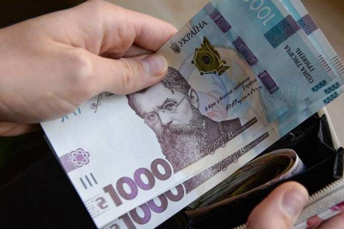 Скільки заробляють українці у 2025 році: дані Держстату за липень