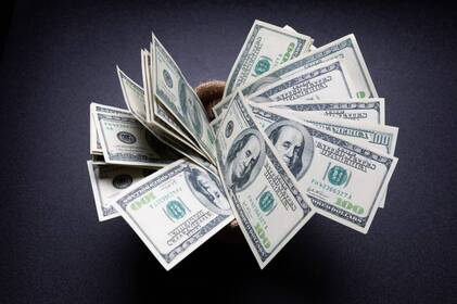 НБУ оновив курс валют: скільки коштує євро, долар та злотий у понеділок, 15 вересня