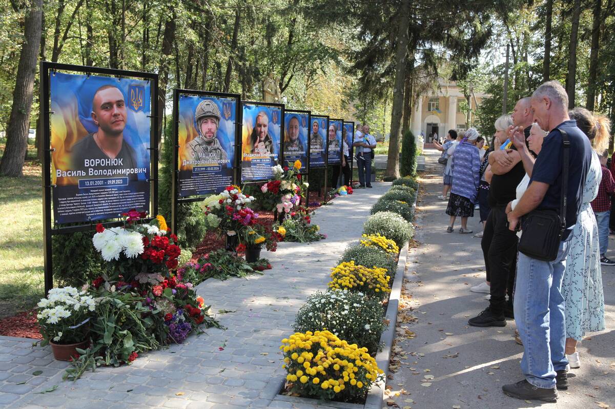 У Гавришівці відкрили Алею пам’яті та надії на честь полеглих і зниклих воїнів (фото)