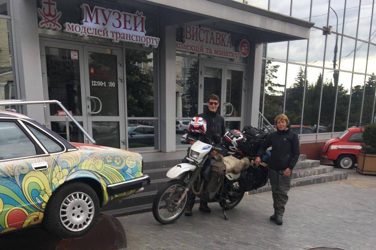 Мотомандрівники з Нової Зеландії відвідали Вінницький музей моделей транспорту