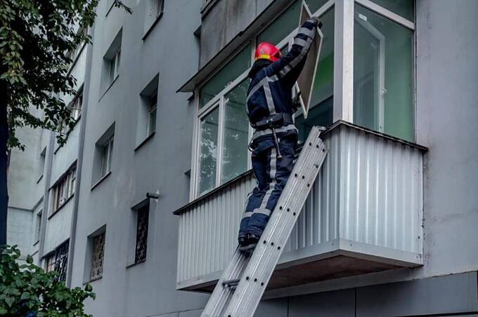 У Вінниці рятувальники через балкон потрапили до квартири і врятували пенсіонерку