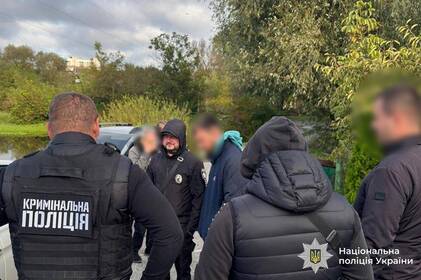 У Вінницькій області викрили дві групи браконьєрів, які знищили сотні дерев У Вінницькій області викрили дві групи браконьєрів, які знищили сотні дерев