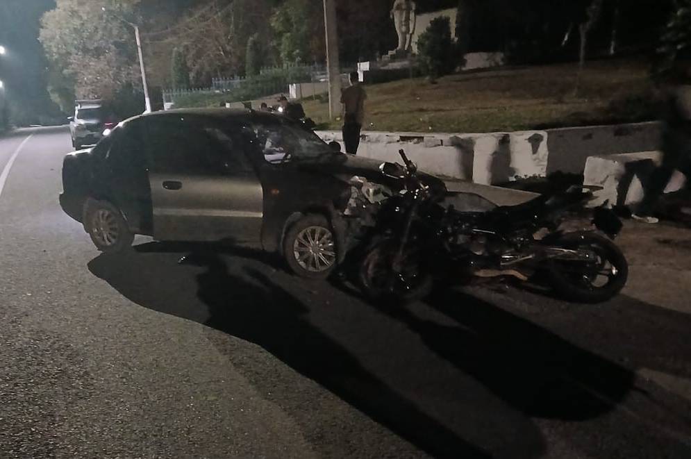 Аварія у Могилів-Подільському районі: 16-річний мотоцикліст та його пасажирка в лікарні