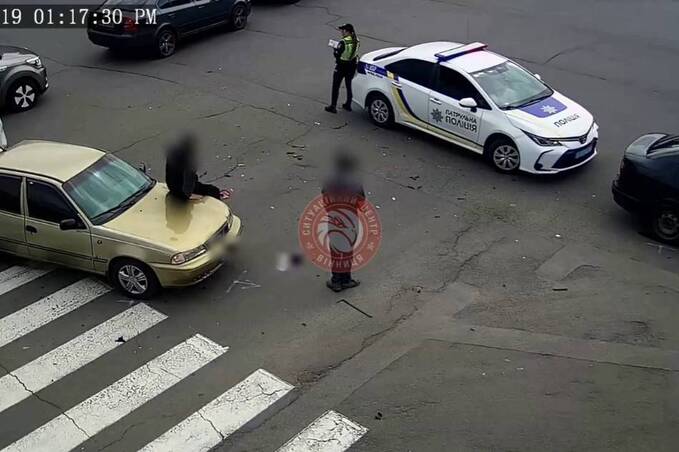 У Вінниці дві автівки не розминулись на перехресті