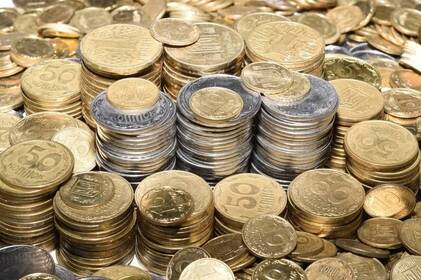 Українські 50 копійок можуть коштувати тисячі гривень: як відрізнити рідкісну монету Українські 50 копійок можуть коштувати тисячі гривень: як відрізнити рідкісну монету