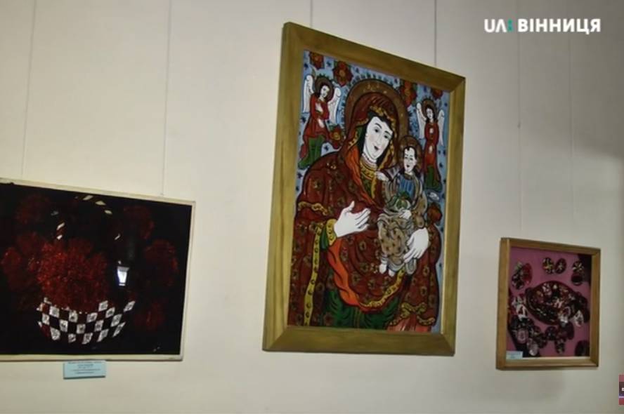 У Вінницькому краєзнавчому музеї відкрилась виставка "Метаморфози скла"
