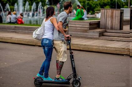 Перше місто в Україні заборонило їздити на електросамокатах у середмісті